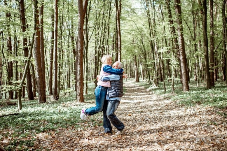 seniors heureux d'avoir donné un sens à leur retraite