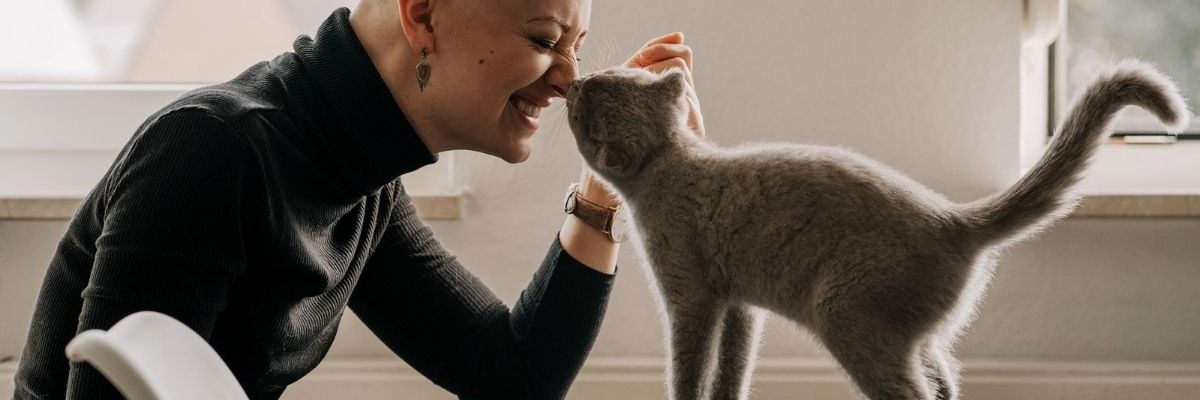 femme atteinte d'un cancer du sein soulagée des douleurs grâce à la PNL